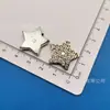 Urso Artificial Galvanizado Gravata Borboleta Floco de Neve Coroa de Flor Acessórios de Plástico DIY Tiara Presilha Capa de Celular Fivela de Sapato Adesivo
