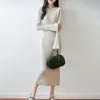Nueva colección de otoño e invierno: vestido de punto para mujer, 100% lana, cuello redondo, con mangas largas acampanadas, color liso, textura acanalada, efecto adelgazante y longitud por debajo de la rodilla