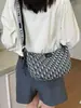 Bolsa Bordada con Correa Ancha, Bolso Cruzado de Hombro Único, Bolso Tipo Dumpling para Mujer, Bolso de Mujer al por Mayor Transfronterizo, Bolso de Tela de Alta Gama, Envío Directo de una Pieza
