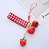 Lindo Llavero de Corazón Girly con Fresa Llavero Personalizado para Coche Popular Femenino Creativo Colgante Pequeño para Bolso Joyería Colgante