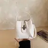 Bolsa Feminina Retrô Tendência 2026 Novo Modelo Bolsa Transversal de Nicho de Alto Padrão Bolsa de Mão Versátil da Moda para o Dia a Dia Bolsa de Ombro