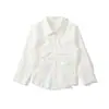 Camisa Blanca Plisada de Inspiración Puramente de Diseño, de Botón Único, Dobladillo Curvo, Manga Tres Cuartos, Top Elegante de Verano Ajustado a la Cintura