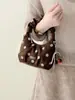 Bolsa tote pequena super popular para o trabalho, feminina 2026 nova de verão retrô chique para o dia a dia com alça de ombro e transversal com corrente