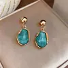Novos brincos irregulares de resina estilo chinês, brincos de moda retrô de nicho de alta qualidade, luxo leve, acessórios de ouvido femininos simples e versáteis