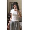 Pulôver de Gola Redonda Camiseta de Ombro Direito Manga Curta Verão Top Casual 2025 Cintura Elástica Look Emagrecedor Camiseta para Mulheres Cinza