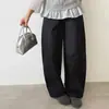 Pantalones casuales holgados de diseño plisado estilo japonés, con corte curvo, para mujer, nuevo modelo de otoño 2026, versátiles de color liso, pierna ligeramente ancha, venta al por mayor