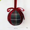 Novo enfeite de pingente de bola de Natal xadrez de espuma da Amazon, decoração de Natal interna, ornamento de presente embrulhado em tecido