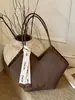 Nova Bolsa de Axila Feminina de Nicho com Grande Capacidade, Bolsa de Axila Fashion Acolchoada, Nova Bolsa de Ombro Versátil e na Moda