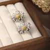Pendientes de botón de margarita pequeños con pasador de plata de ley S925 Nala para mujer, estilo de lujo ligero, pendientes de flor, moda para el trabajo, sensación de alta gama, pendientes al por mayor