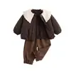 Conjunto de invierno para niñas: Chaqueta de algodón floral estilo retro, capa base con forro polar y pantalones largos casuales - un conjunto de tres piezas para niñas pequeñas