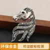 Liga Transfronteiriça Strass Gotejamento de Óleo Animal Zodíaco Cabeça de Cavalo Estilo Minimalista Broche de Uso Duplo Atacado Insígnia de Flor de Luxo
