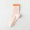 Meias 100% Algodão para Mulheres, Meias de Cano Médio para Primavera e Verão, Absorventes de Suor, Antiodor, Antipelos, Meias Esportivas Fitness Color Block Dopamina