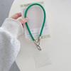Nuevo cordón corto de muñeca de cuero de color para teléfono móvil, funda universal para teléfono móvil con colgante, cadena de doble hebilla para hombre y mujer, combinación multicolor