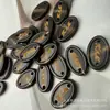 Etiqueta de Resina con Imitación de Concha en Stock Etiqueta para Ropa Moda Letra Lazo Accesorio Versátil para Ropa Botón Decorativo