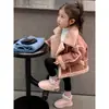 Ropa de abrigo para niñas otoño e invierno 2026 nuevo estilo niños forro polar de piel sintética top engrosado moda y estilo ropa de invierno para niñas