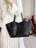 Bolso Tote de Gran Capacidad Nuevo 2026 Transfronterizo, Bolso de Hombro con Patrón Tejido Retro, Bolso de Axila Versátil de Moda para Mujer