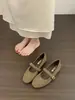 Sapatos Mary Jane Redondos com Fivela e Tachas Estilo Fada para Mulheres, Novo Modelo Primavera 2026, Sapatos de Salto Baixo Suaves e Elegantes para Noite