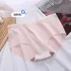 Ropa interior transpirable de seda helada de verano con capa inferior de grafeno y letras para mujer, simple, de cintura media, ajustada a la cadera, con borde ondulado, cómoda, tipo triángulo
