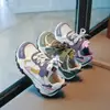 Tênis esportivos de malha, sapatos casuais, modelos coloridos de sola macia, sapatos antiderrapantes para estudantes, tênis estilo "dad shoes" para primavera e outono, sapatos respiráveis para meninos e meninas