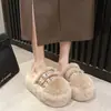 Tendencia de Temperamento Estilo Extranjero Versátil Cubre-Cabeza Pantuflas de Piel Ropa de Exterior para Mujer 2026 Estilo Coreano Nuevas Pantuflas de Algodón de Suela Gruesa para Invierno