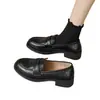 Mocassins pretos para mulheres, nova coleção outono 2026, modernos e versáteis, sapatos pequenos de couro estilo britânico, saltos grossos, adequados para o trajeto e o trabalho
