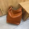 Suministro Exclusivo Transfronterizo de Bolsos Tote de Piel de Vaca Curtida al Vegetal de Primera Capa, Bolsos de Hombro y Cruzados de Cuero Genuino Estilo Casual y Relajado, Directo del Fabricante