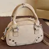 Bolso Pequeño Retro de Mano para Mujer 2025 Nuevo Bolso de Bolos de Gama Alta de Nicho Bolso de Hombro Único Cruzado de Moda