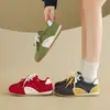 Zapatos de moda versátiles para mujer 2026, cómodos zapatos de entrenamiento alemanes nuevos con cordones, zapatos casuales, zapatos retro de suela gruesa para estudiantes