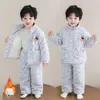 Conjunto de Pijama Acolchado de Terciopelo de Tres Capas para Niños Ropa de Casa Cardigan Cálido Engrosado de Terciopelo de Coral de Invierno para Bebés