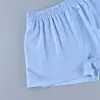 Pijama de seda gelada acetinada de luxo leve estilo novo europeu e americano 2026, conjunto de duas peças de manga curta e shorts de cor sólida, confortável para uso doméstico feminino