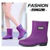 Botas de lluvia para mujer hasta la pantorrilla, zapatos de goma antideslizantes de moda para adultos hasta la pantorrilla, zapatos impermeables, botas de lluvia gruesas con forro de felpa para mujer