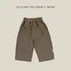 Calça Casual Lisa de Perna Reta para Meninos e Meninas, Coleção Primavera/Outono, com Bolsos, Calça de Perna Larga, Calça Versátil para Usar por Cima para Crianças Pequenas