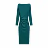 Início do outono, sexy e atraente, ombro único, decote assimétrico, vestido estiloso de comprimento médio, justo ao corpo, que valoriza a silhueta, de manga longa, vestido colado ao corpo para mulheres