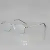 MAN0210 Lentes de estilo de negocio con montura plateada para hombre, ligeros y cómodos, diseñados para no presionar la nariz, y se pueden adaptar con lentes