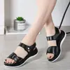 Novas sandálias rasteirinhas versáteis para mulheres com tiras de velcro, adequadas para grávidas, sapatos de estudante confortáveis estilo coreano com salto baixo casual