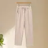 Nova Coleção Outono/Inverno 2026: Calças casuais quentes e confortáveis com forro de fleece para mulheres de meia-idade e idosas, apresentando um design slim fit e um comprimento que valoriza a silhueta.