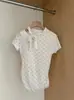 Nueva camiseta de manga corta de lunares rojos para mujer, corte ajustado con tirantes de lazo, elegante y favorecedora