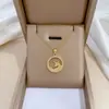 [Acero de Titanio] Collar con Colgante de Zirconia en Forma de Llave con Diamantes Completos, Estilo Palacio Lujoso, Cadena Versátil para la Clavícula para Mujeres, Cadena de Acero de Titanio