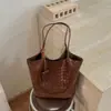 Bolso tote tejido vintage estilo coreano para mujer, bolso de hombro de cuero suave de gran capacidad, versátil para ir al trabajo, bolso casual de axila