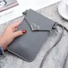 2023 Bolso Cruzado Pequeño para Estudiantes Nuevos Mujer Bolso Decorativo Transparente en Forma de Corazón Pantalla Táctil Simple Retro Bolso para Teléfono Móvil Mujer