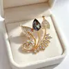 Broche con un Toque de Alta Gama, Lujo Ligero, Elegante Broche Corsage de Cristal para Mujer, Pin Doble Uso para Bufanda, Accesorio de Ropa de Alta Gama