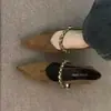 Sapatos pretos femininos estilo francês de bico fino com corrente, novo modelo primavera e outono 2026, salto grosso, adequados para o dia a dia e para sair à noite