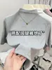 Camiseta básica de estilo regular para mujer, con hombro normal, cuello semi-alto y manga de tres cuartos, simple y versátil, corte ajustado, color amarillo, manga media, top de capa interior