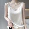 Traje de tirantes de ácido acético mejorado para mujer con escote en V, aspecto entallado para el verano puro, satén forjado, tirantes anchos en los hombros, chaleco