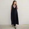 Vestido sin mangas de estilo japonés para otoño e invierno, corte holgado, con bolsillos, color liso, versátil y elegante, cuello en V, vestido largo para usar en capas