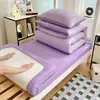 Juego de ropa de cama de cuatro piezas estilo Ins con rayas simples y gasa abullonada para dormitorios estudiantiles, incluye sábana bajera, funda de edredón y sábana de cama, disponible al por mayor