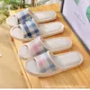 Pantuflas a cuadros para pareja para hombres y mujeres, de interior con suela suave, ligeras y transpirables, adecuadas para todas las estaciones, pantuflas de lino para viajar, para uso en casa y para recibir invitados