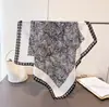 Lenço Quadrado Pequeno de Algodão e Linho com Textura de Folha Marrom Espinha de Peixe Lenço de Cabeça Imitação de Veludo Xale Proteção Solar Lenço de Pescoço Lenço Feminino