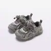 Zapatos casuales de moda y versátiles para niñas, nueva colección primavera/otoño 2026, zapatos infantiles de suela blanda estilo Forrest Gump, para niños mayores, zapatos de padre para exteriores