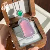 Ágata transparente como el hielo incrustado con un charm de "Sin Preocupaciones", un colgante de jade, disponible en múltiples colores, un elegante colgante de jade para mujer, al por mayor